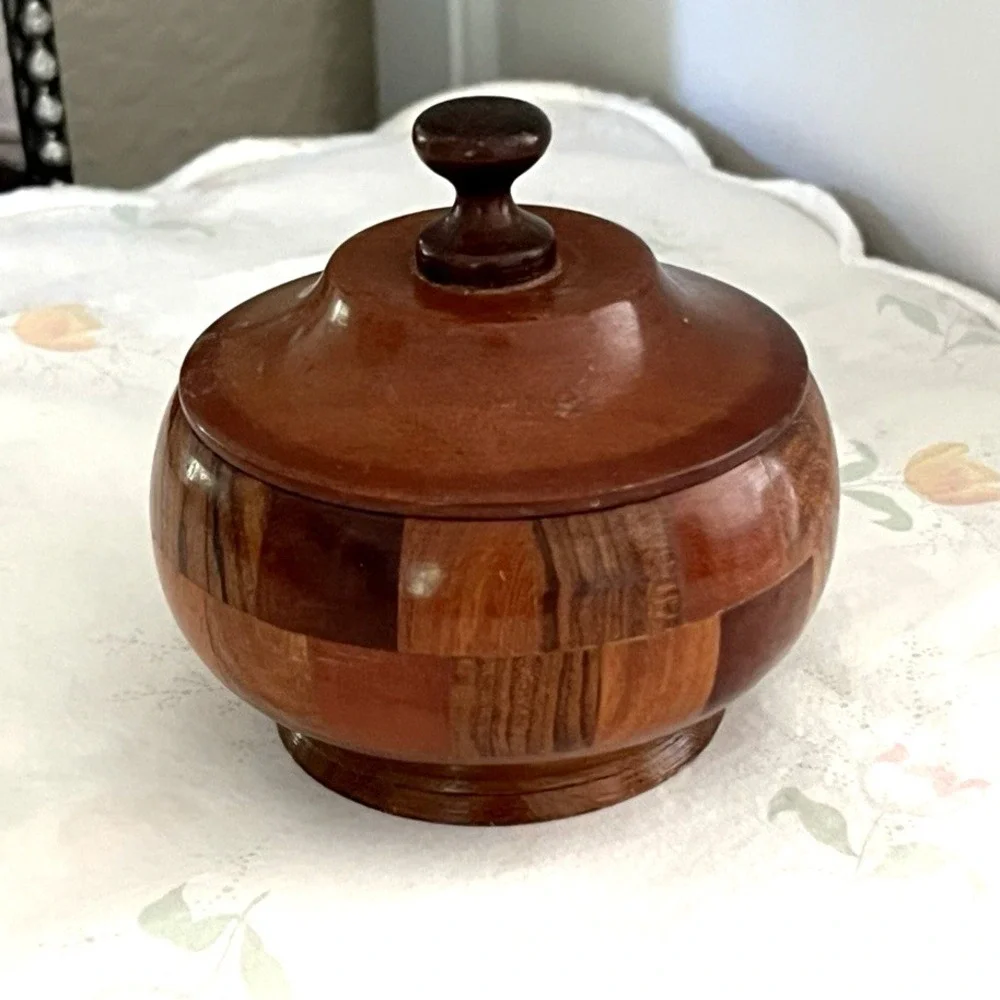 Vtg Nicaragua Mixed Wood Sugar Bowl with Tight Lid Handmade 3" x 3.75" - Picture 9 of 12